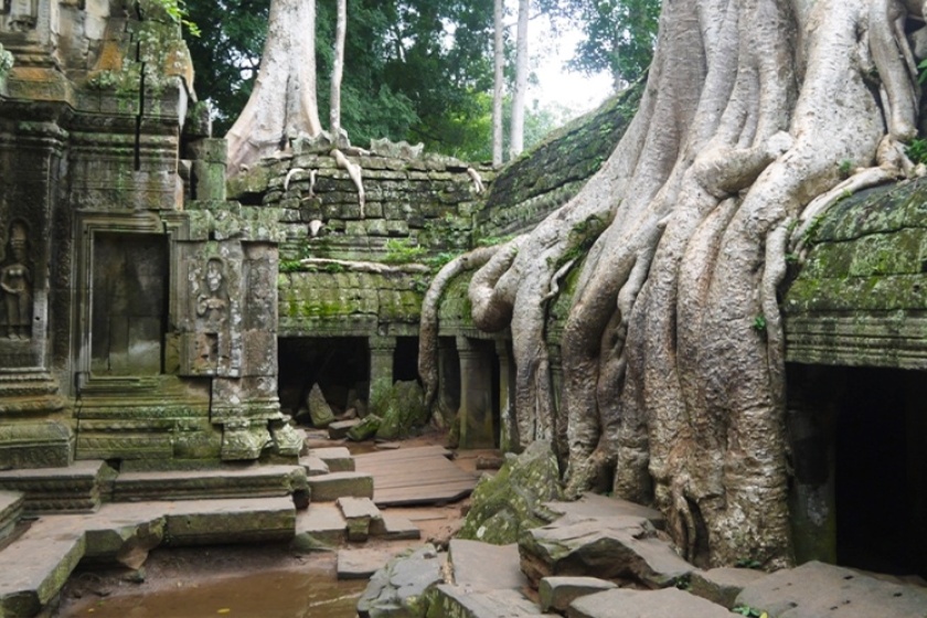 Day 2: Discovery Of Angkor Thom - Bayon Temple - Angkor Wat (Breakfast, Lunch)